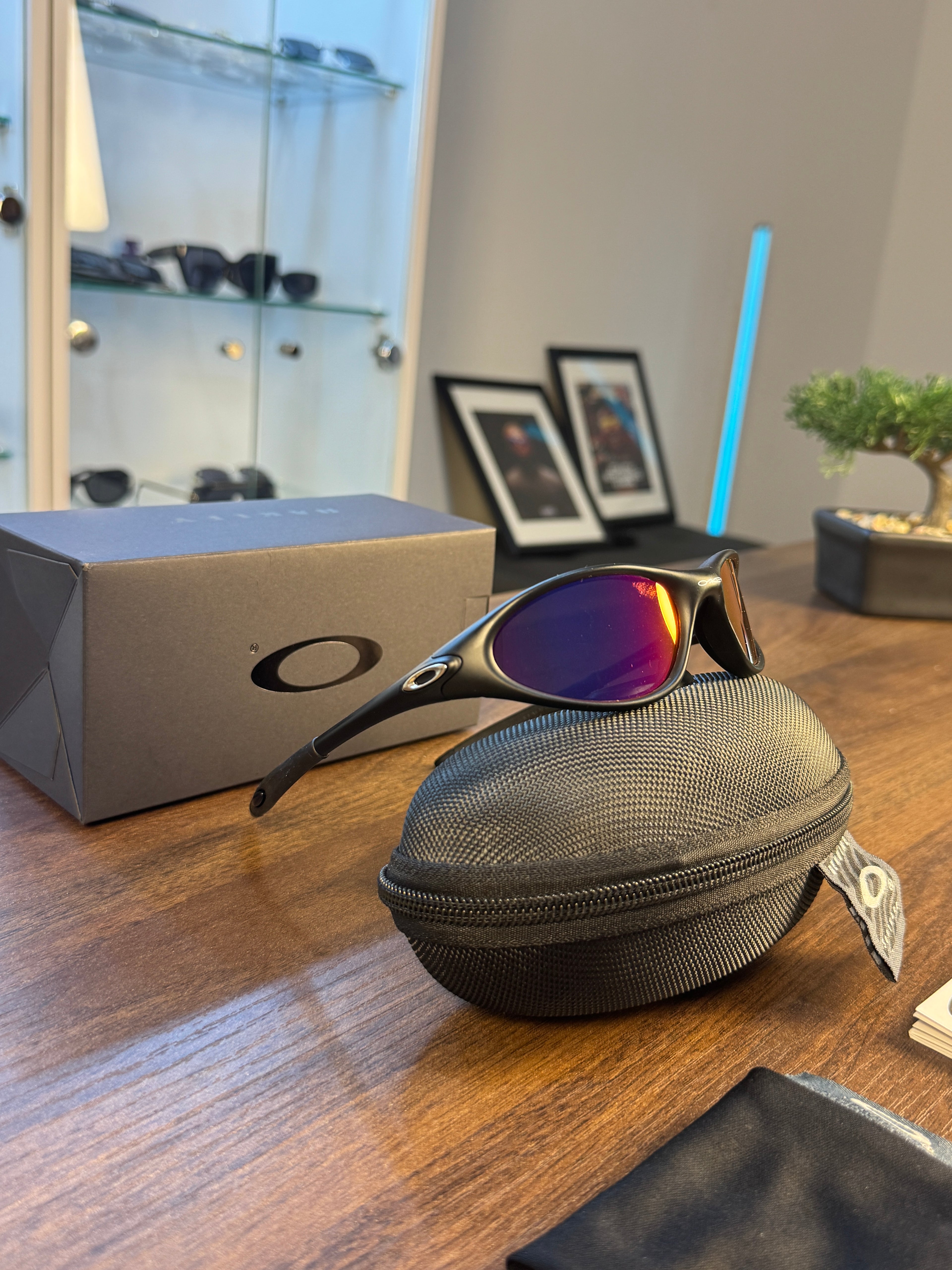 Oakley Minute