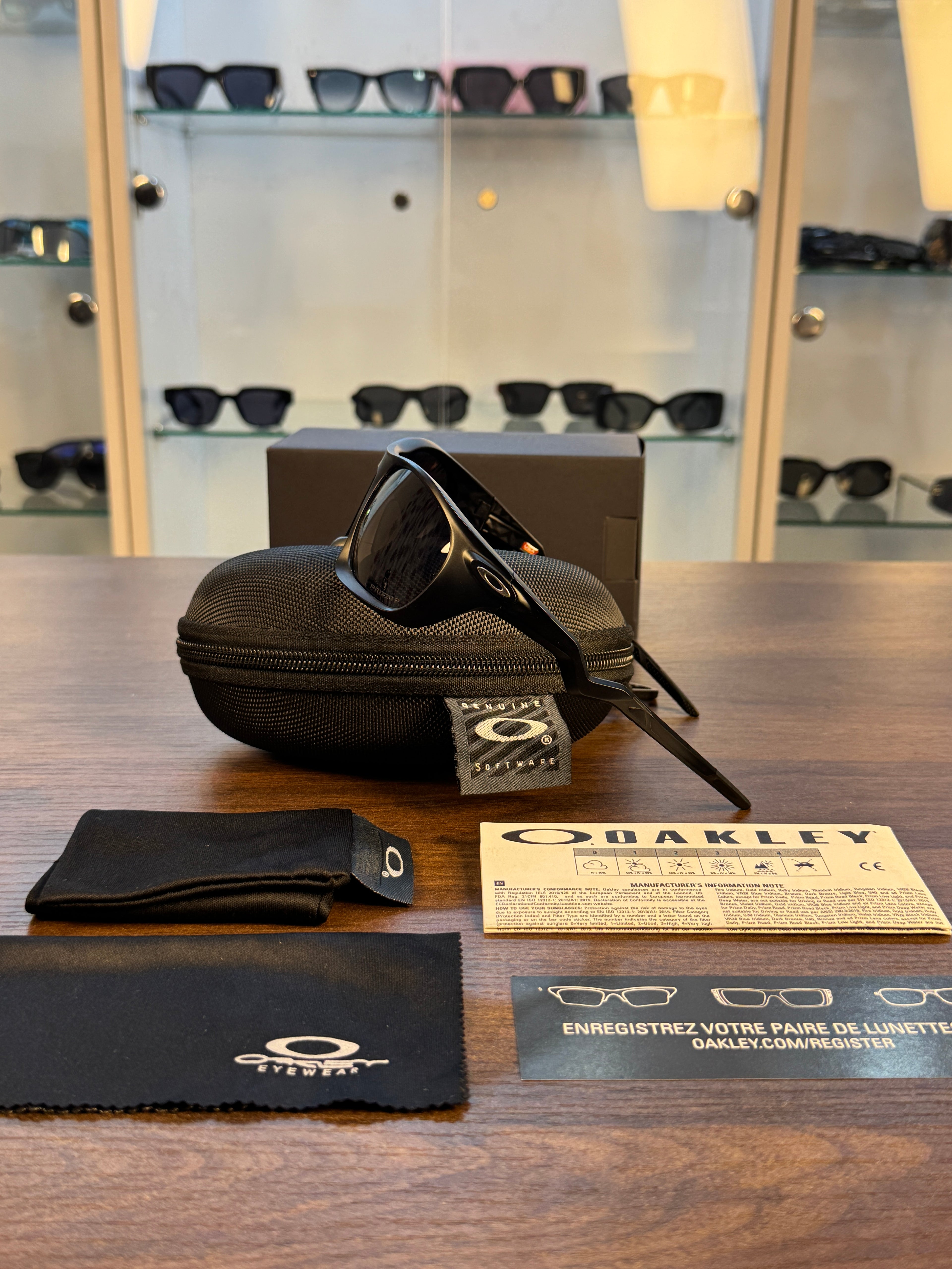 Oakley Lateralis