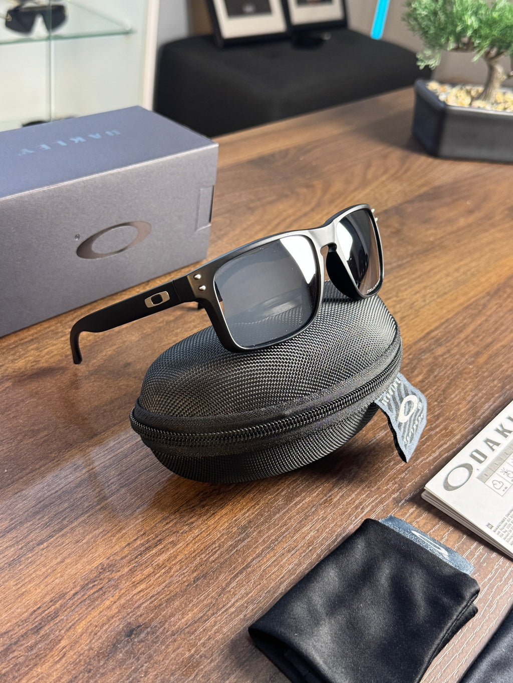 Oakley Hoolbrok