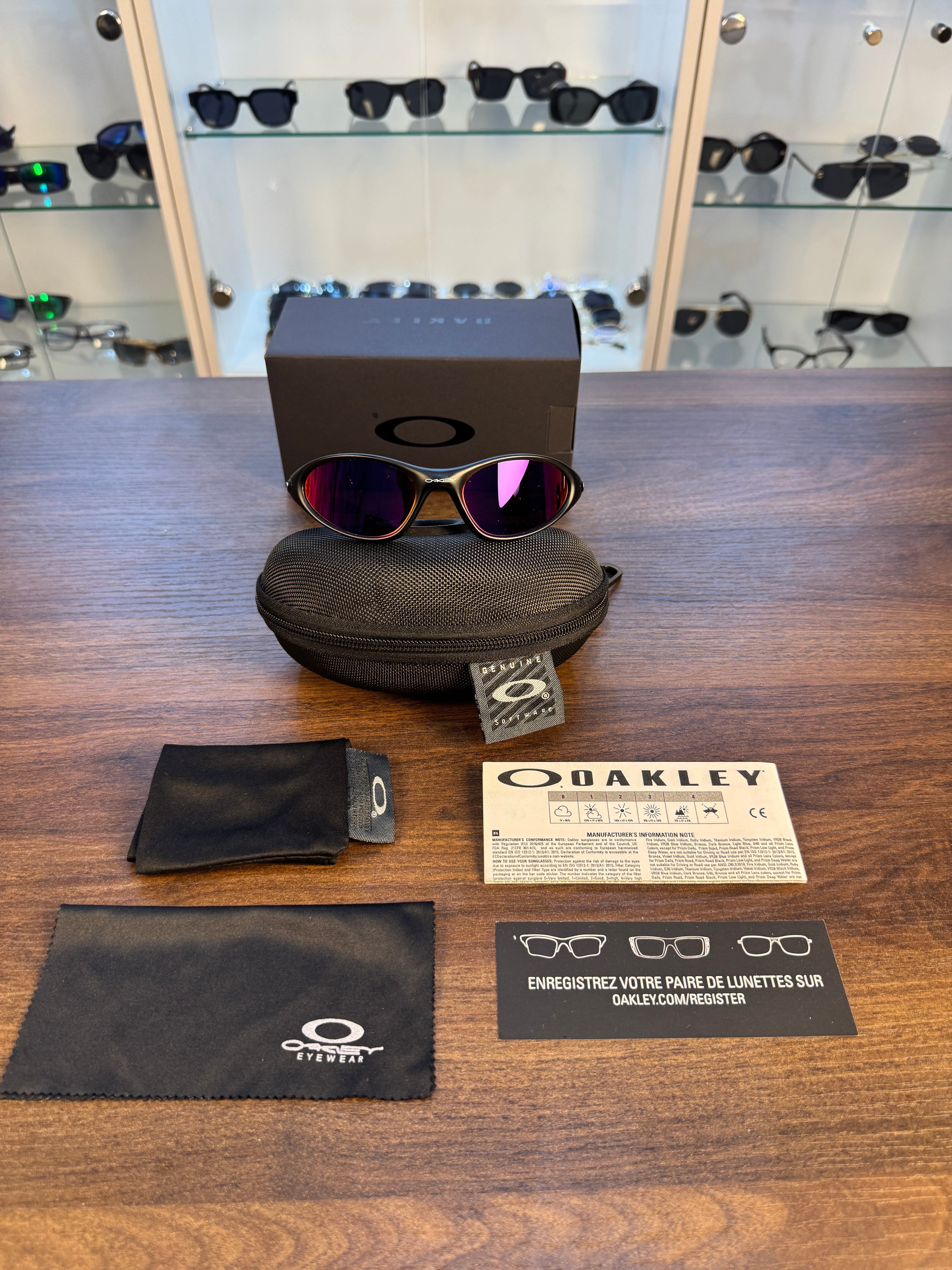 Oakley Minute