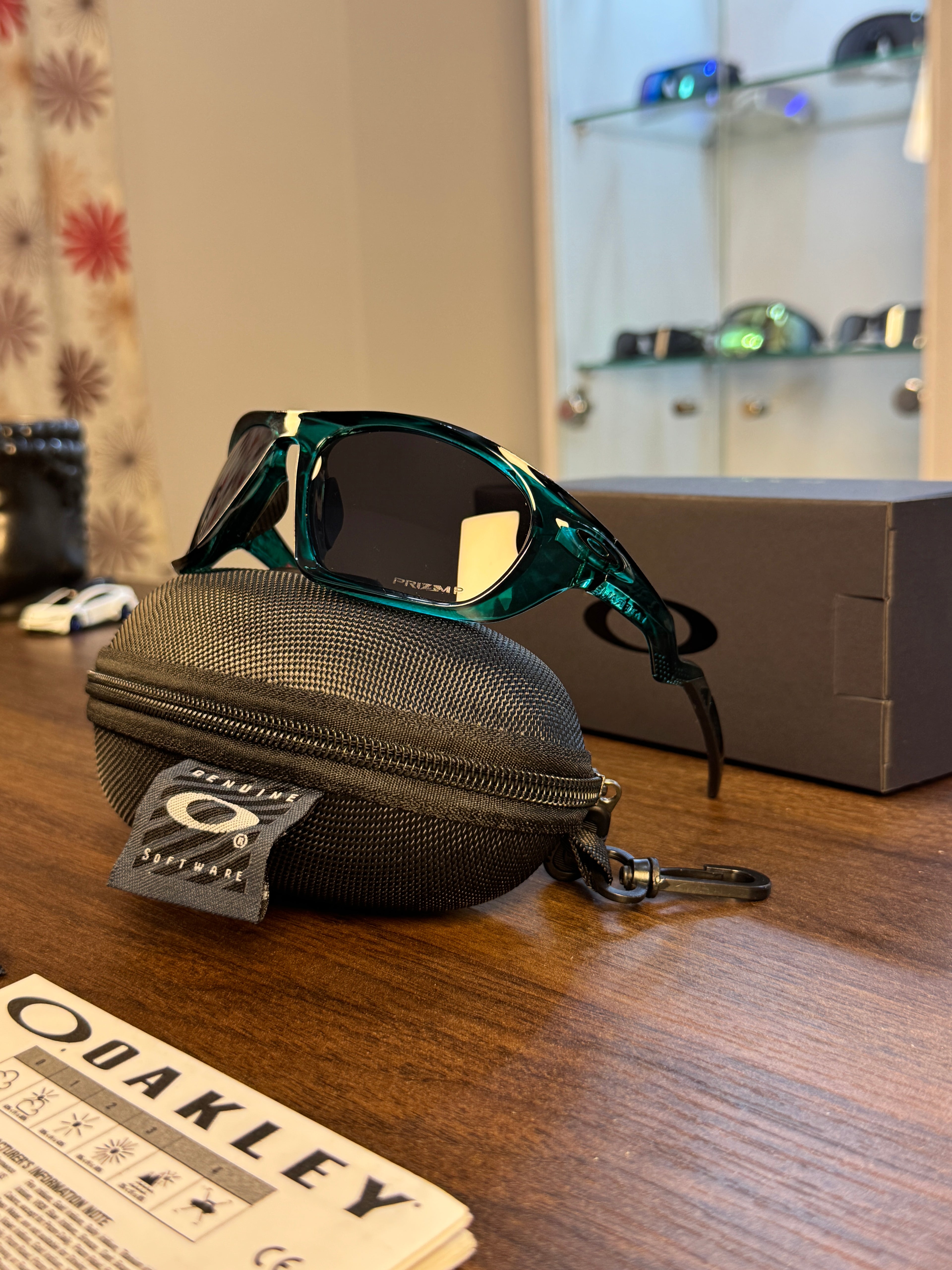 Oakley Lateralis