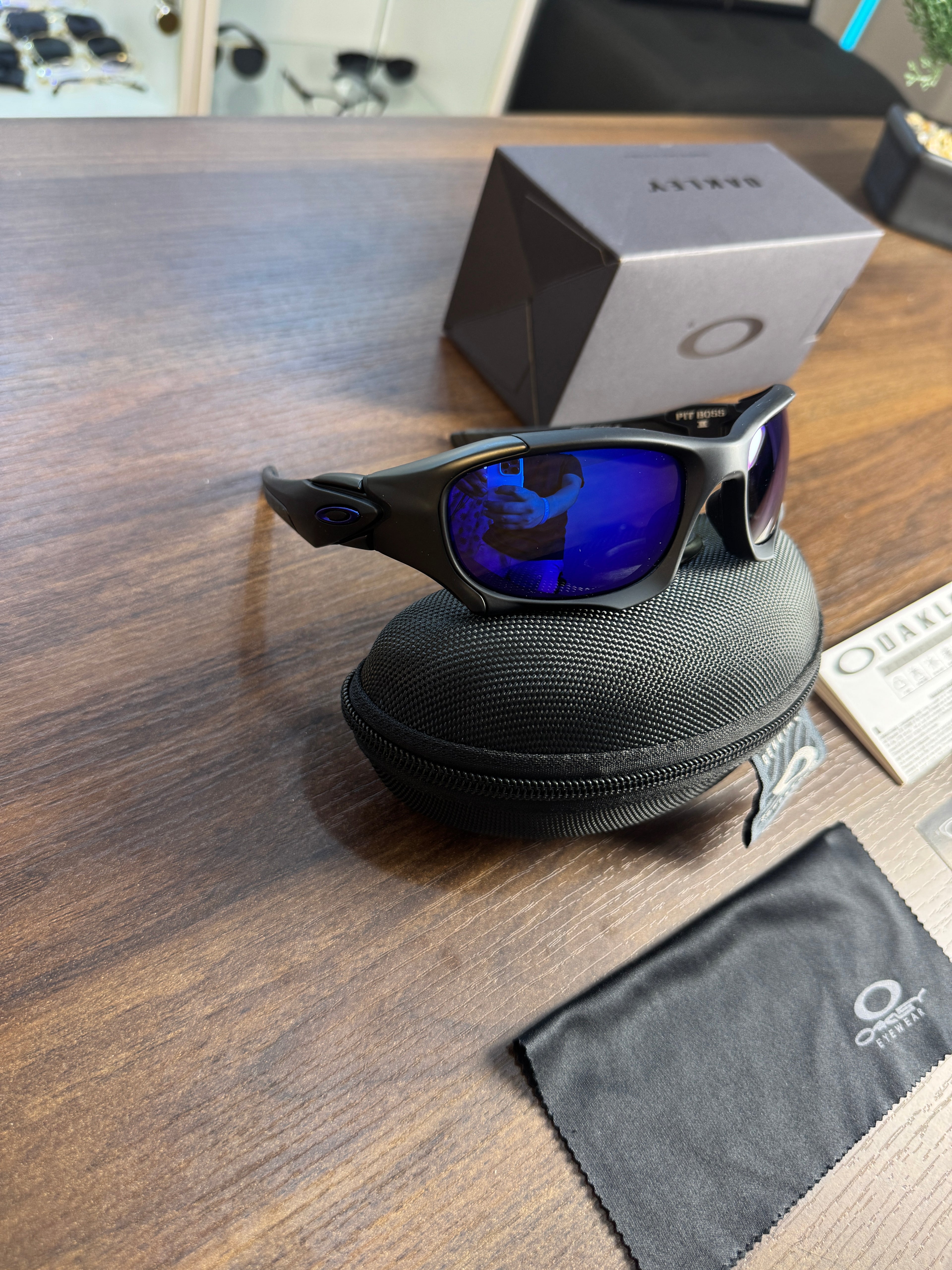 Oakley Pitboss