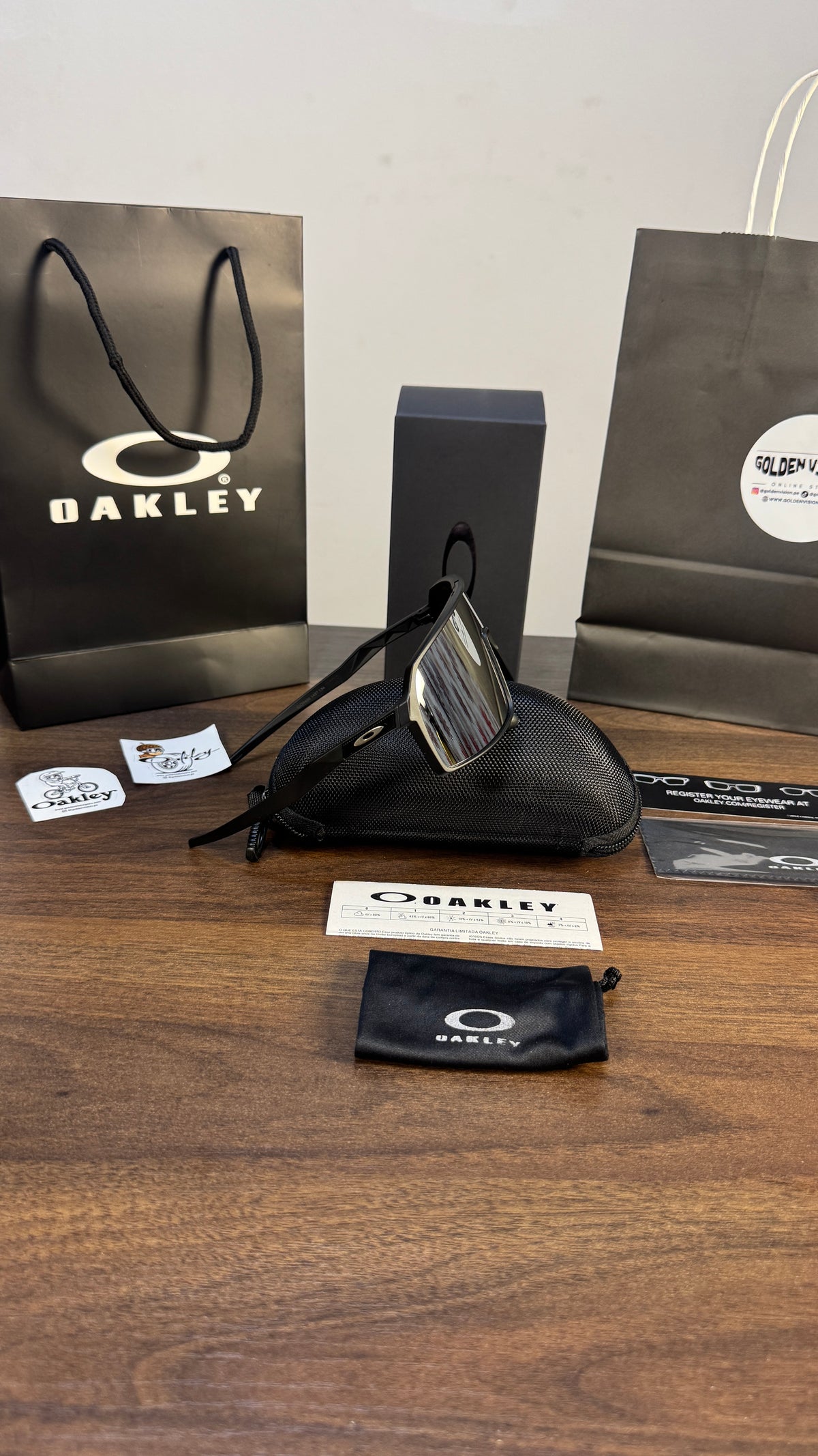 OAKLEY SUTRO