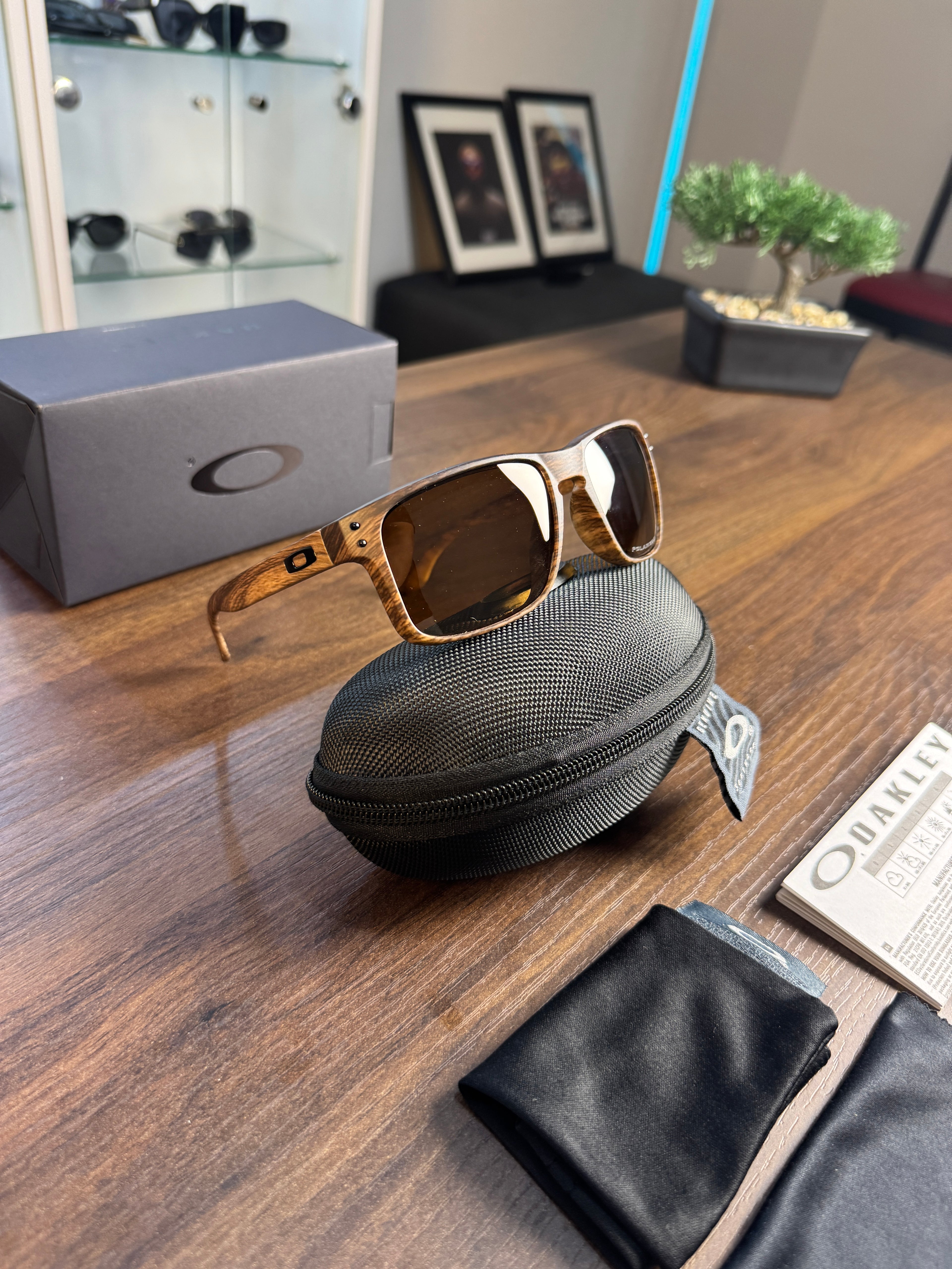 Oakley Hoolbrok