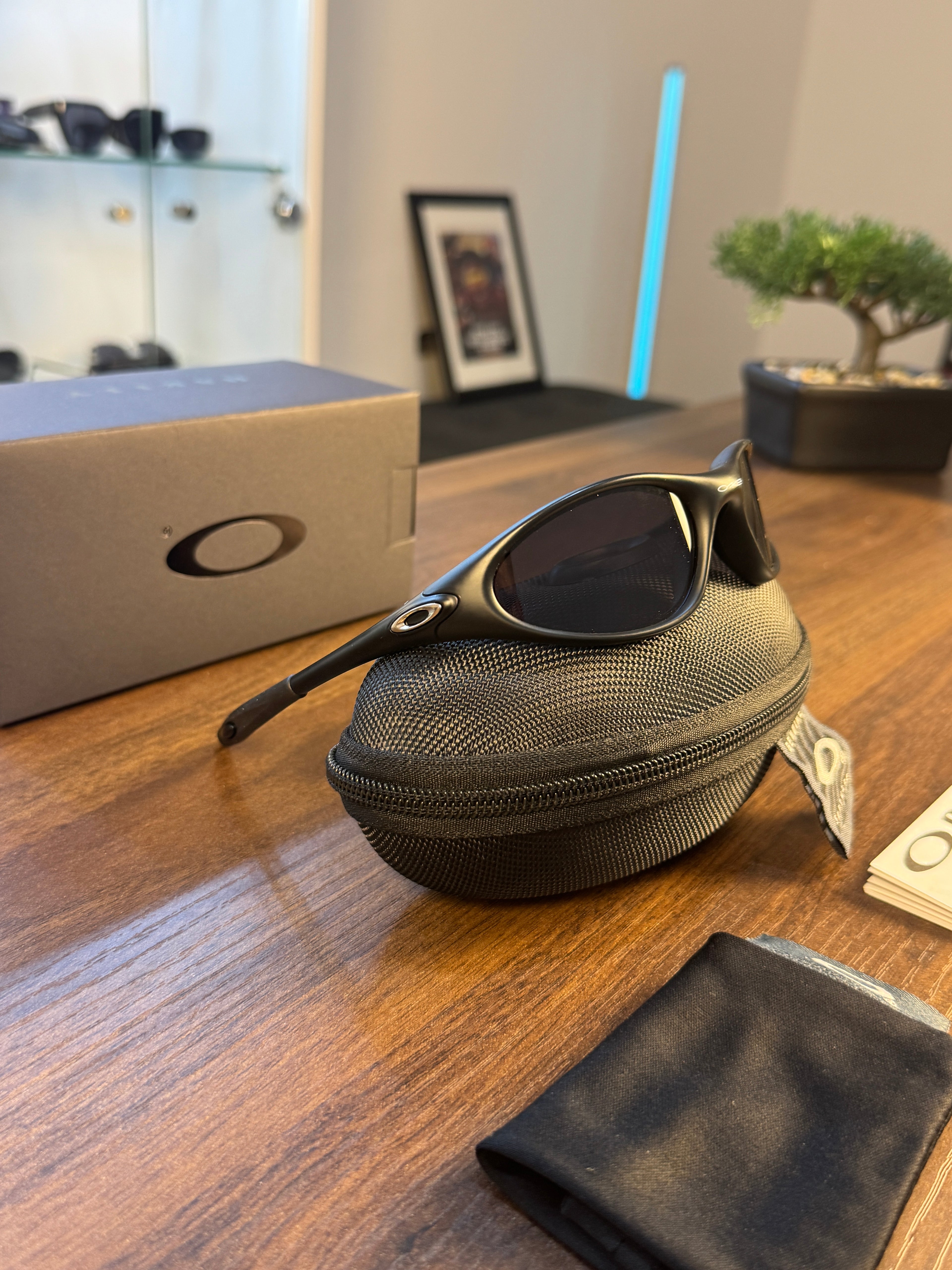 Oakley Minute