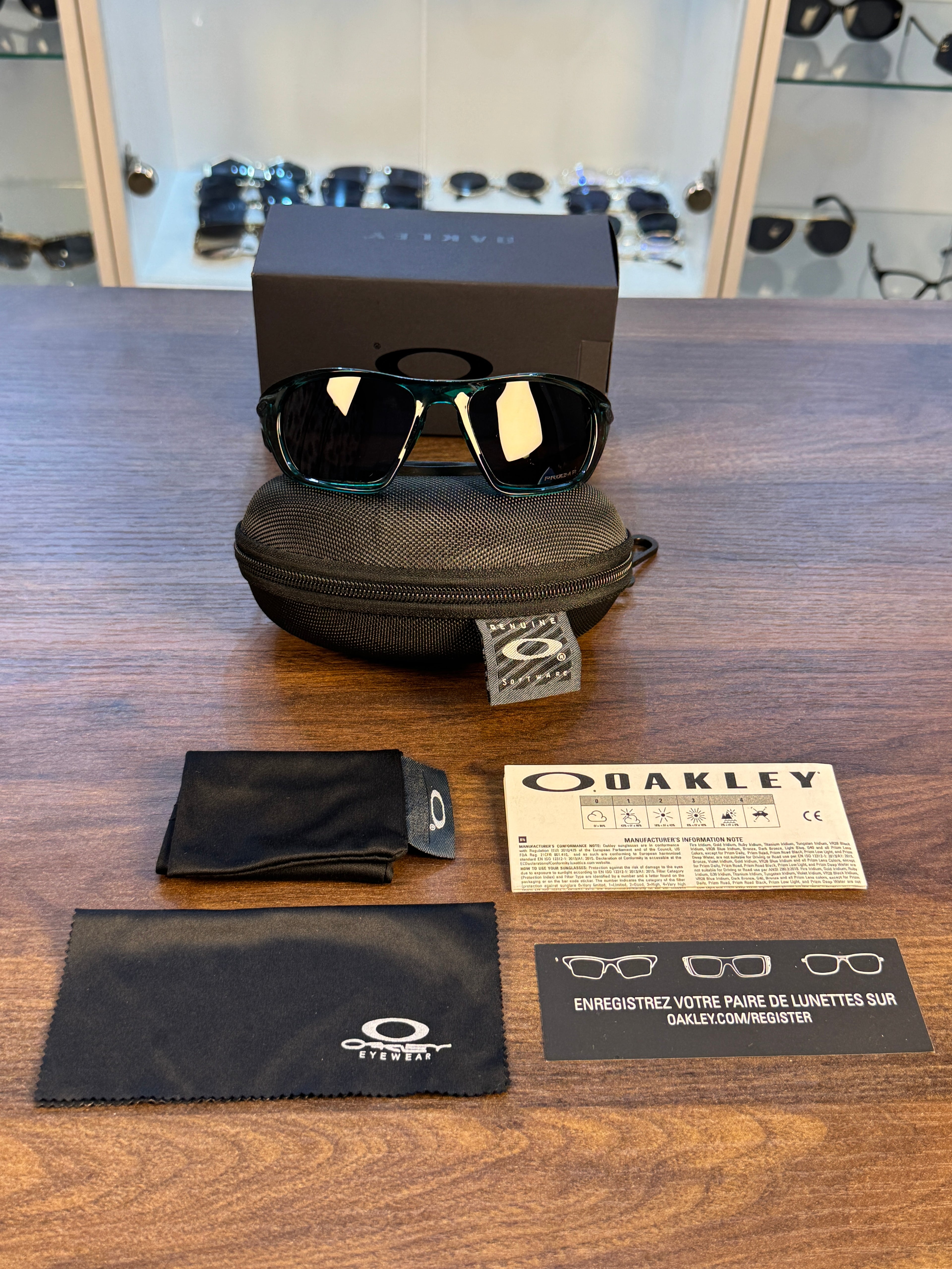 Oakley Lateralis
