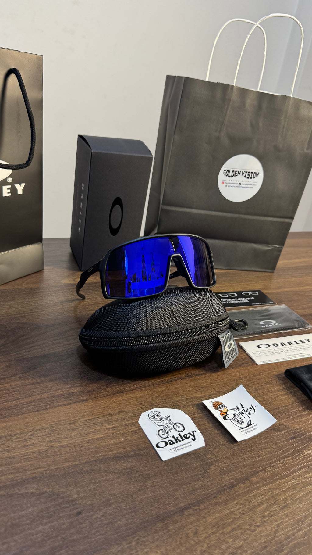 OAKLEY SUTRO