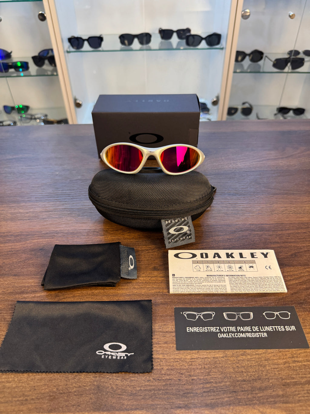 Oakley Minute