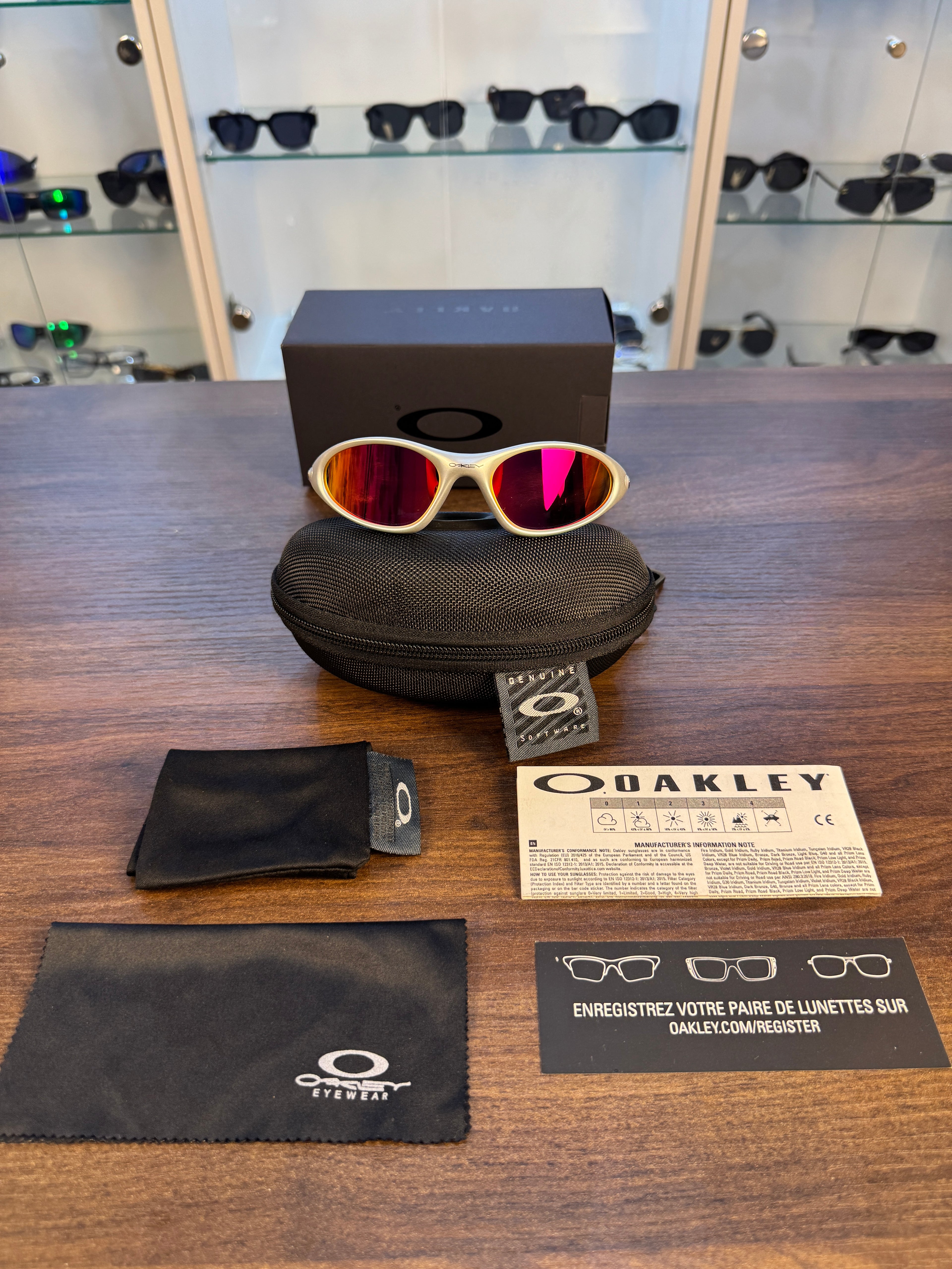 Oakley Minute