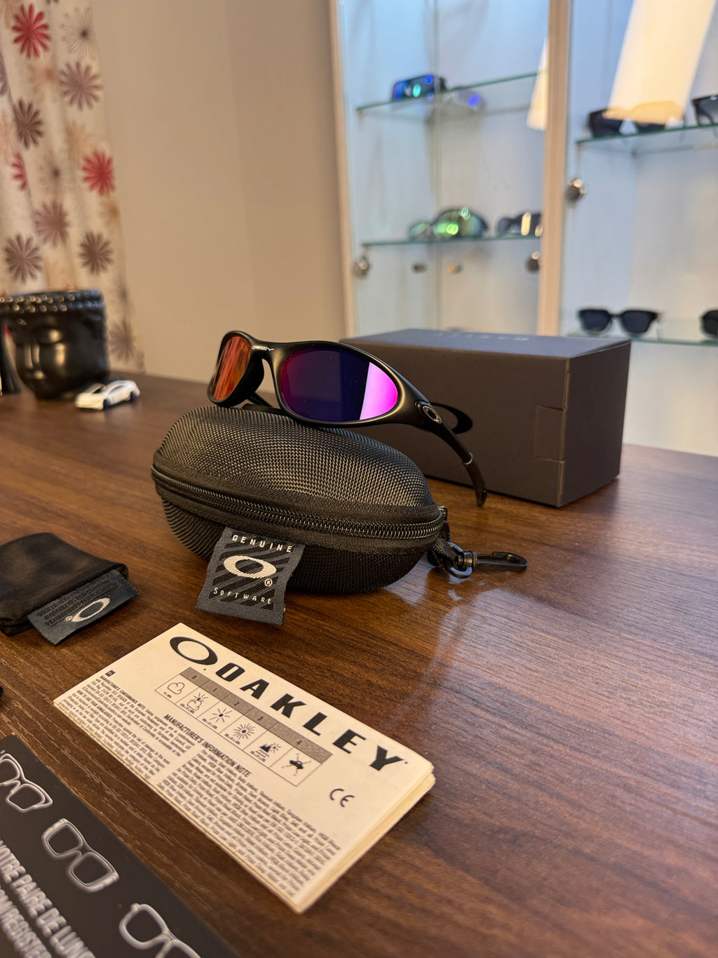 Oakley Minute