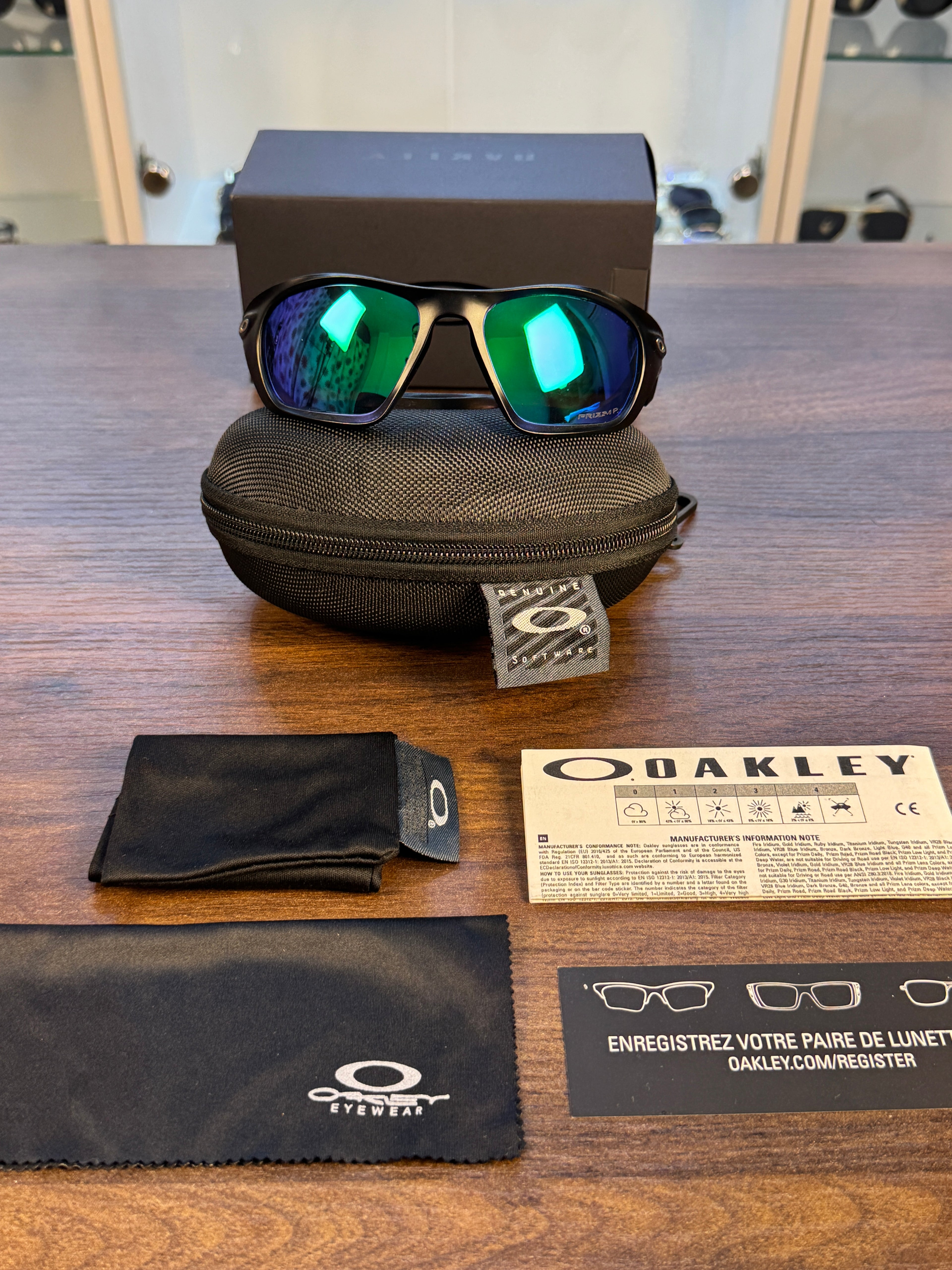 Oakley Lateralis