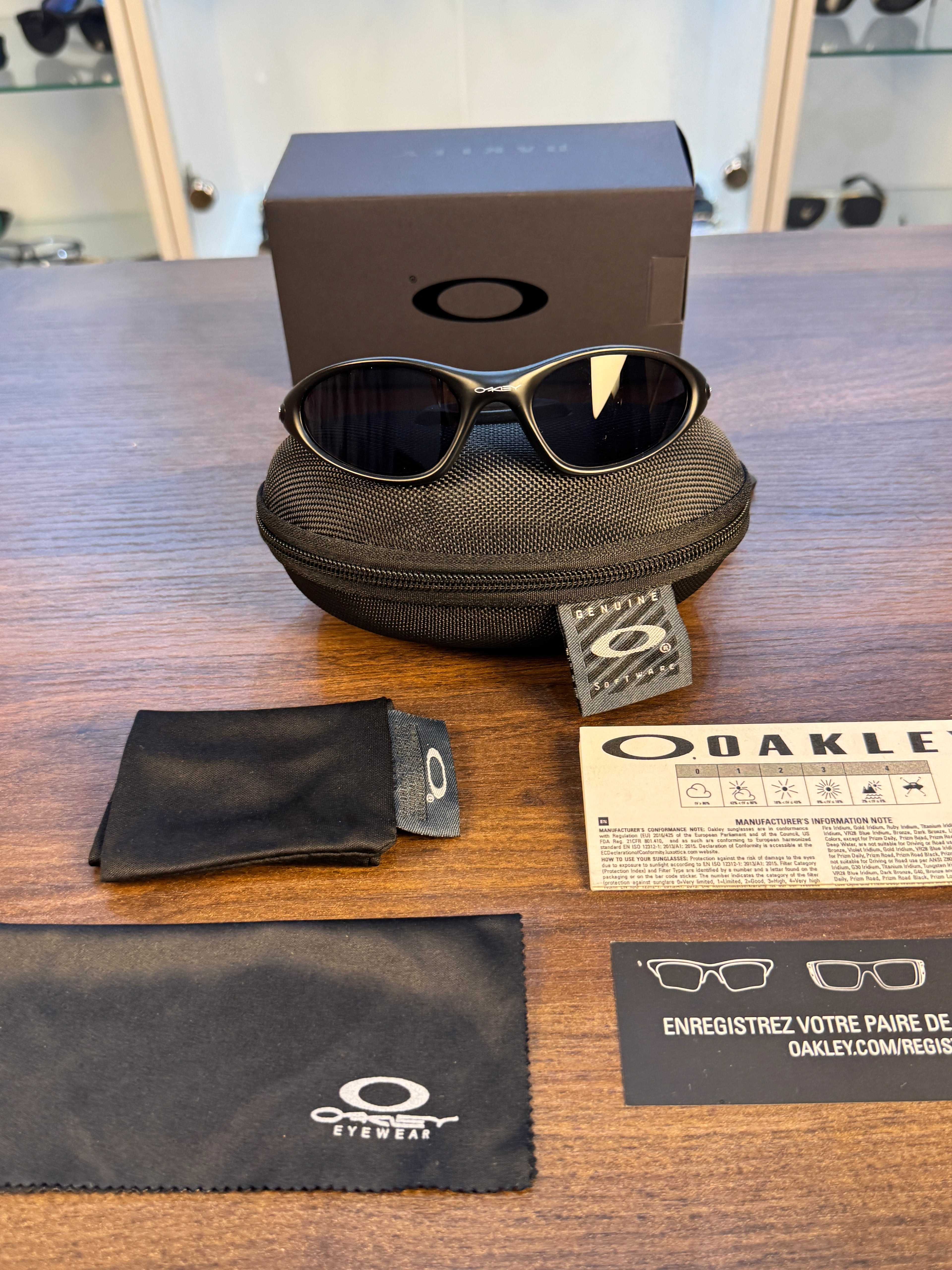Oakley Minute