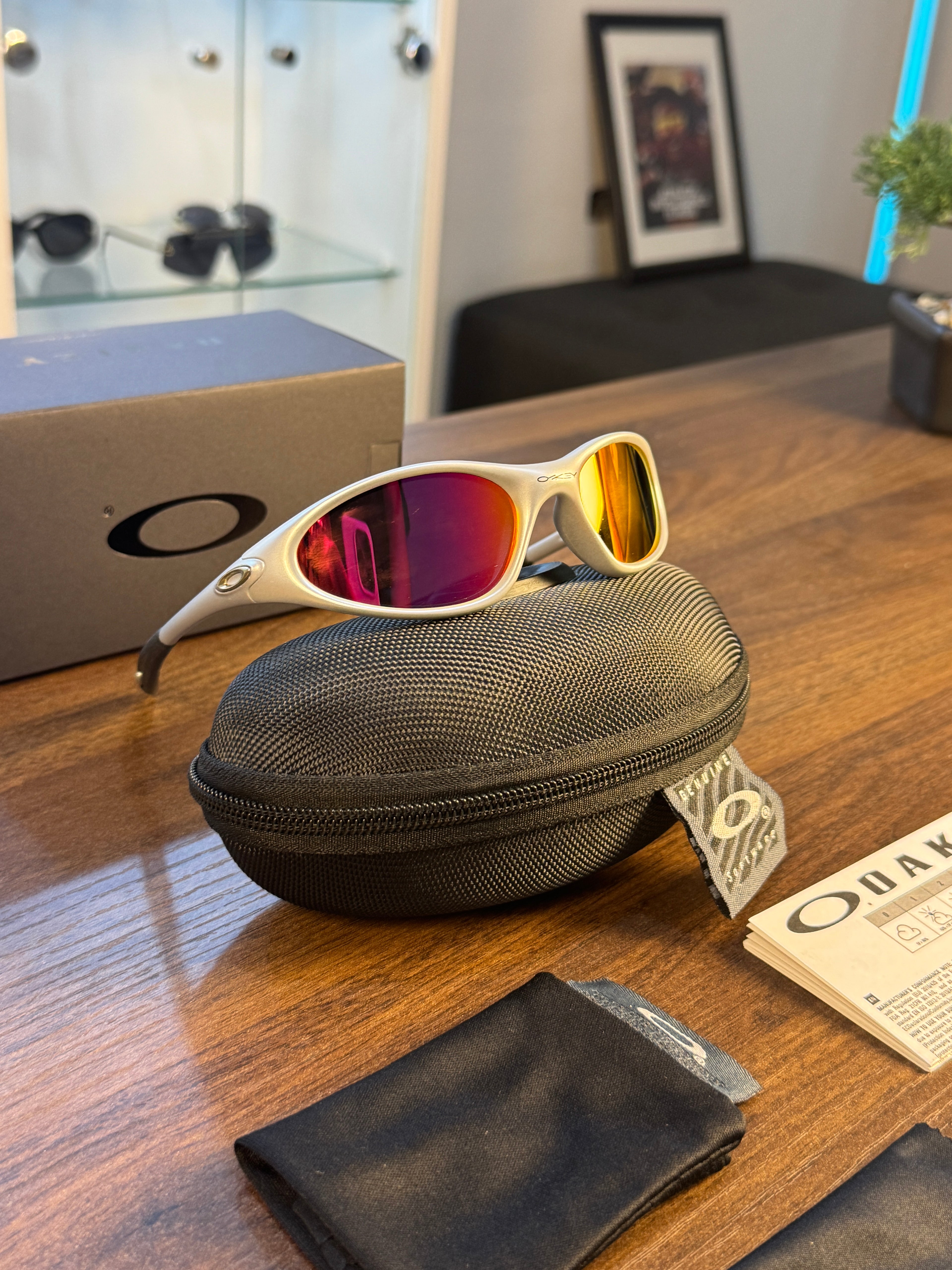 Oakley Minute