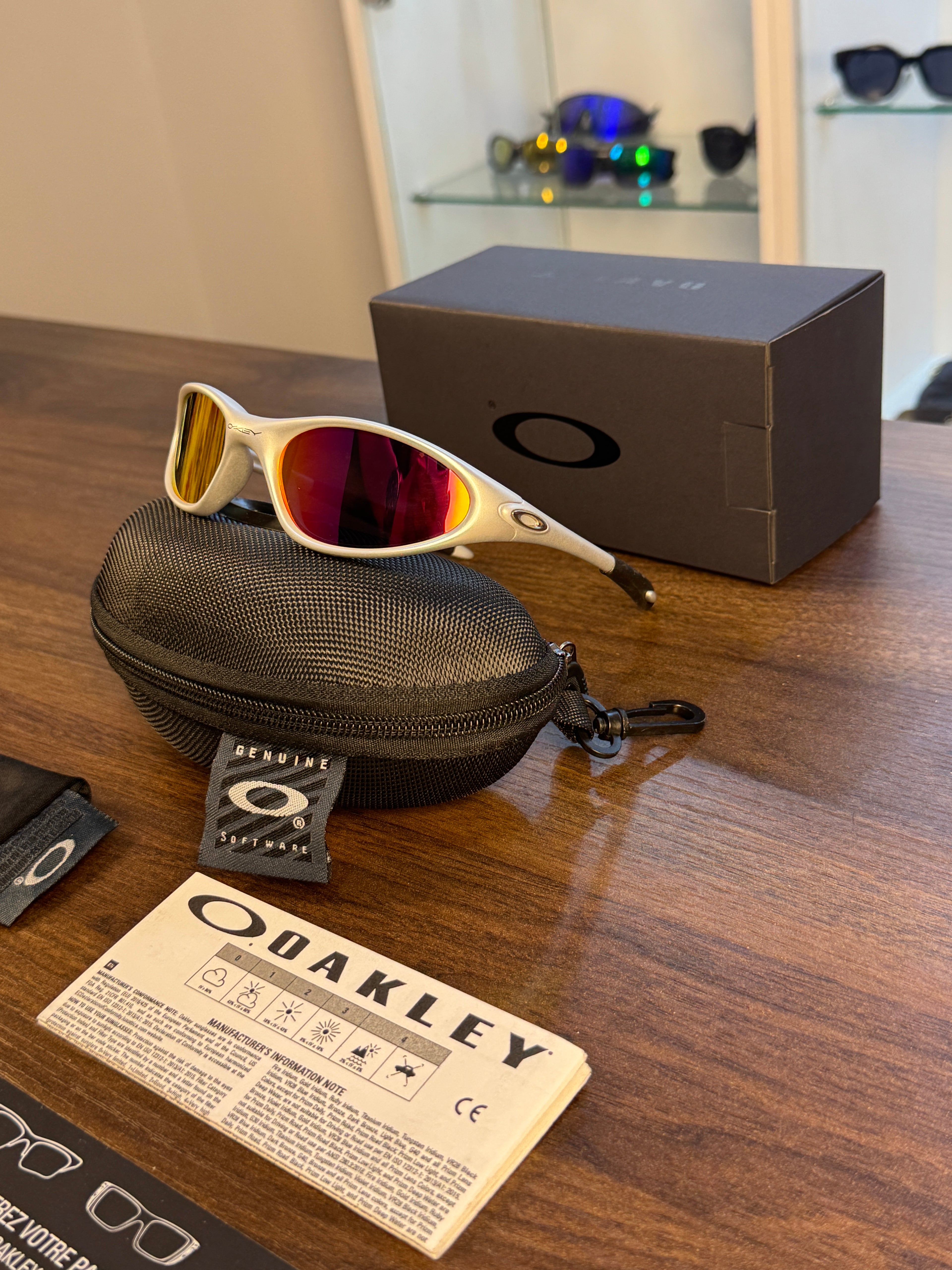 Oakley Minute