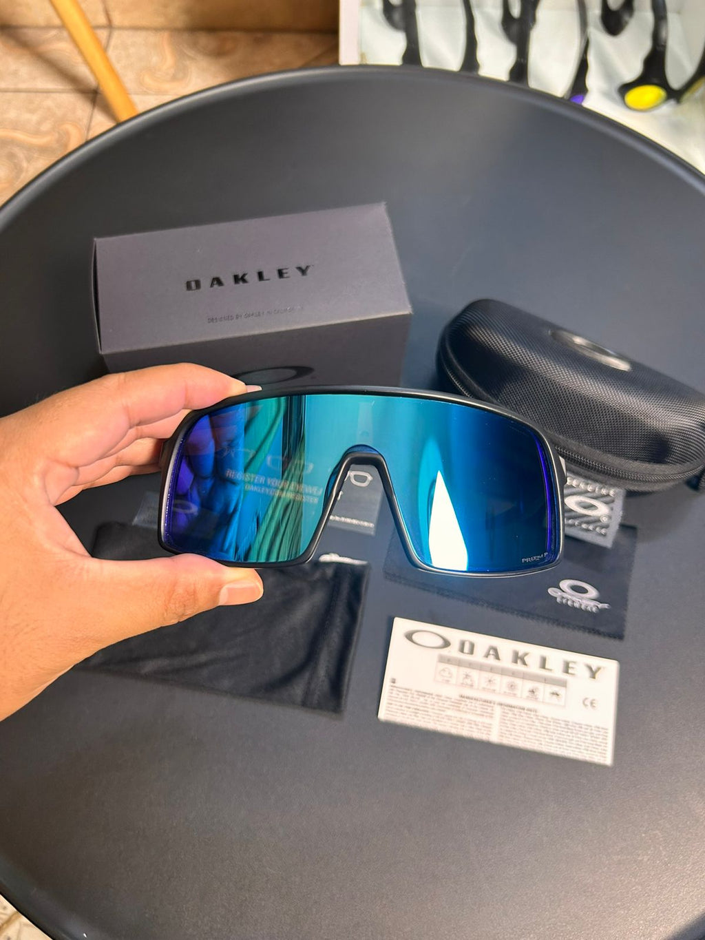 OAKLEY SUTRO