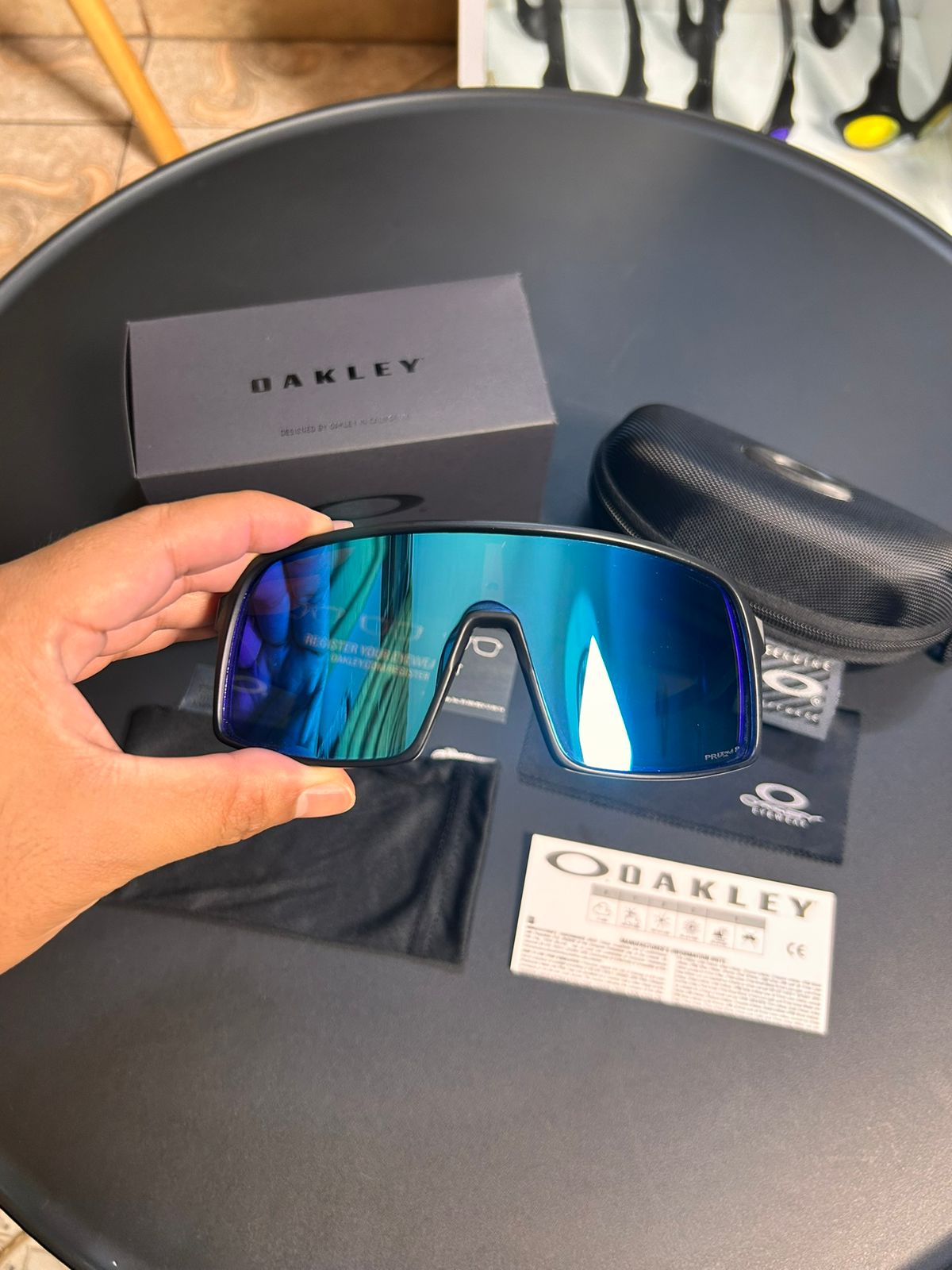 OAKLEY SUTRO