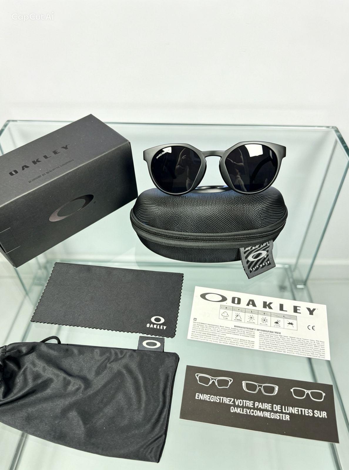 OAKLEY HSTN