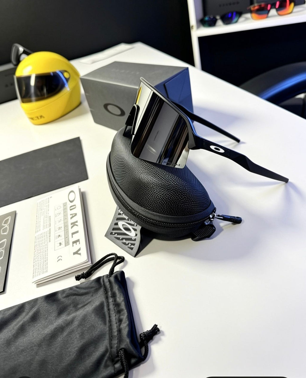 OAKLEY SUTRO LITE